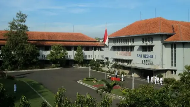 Sekolah Pencetak Alumni Sukses