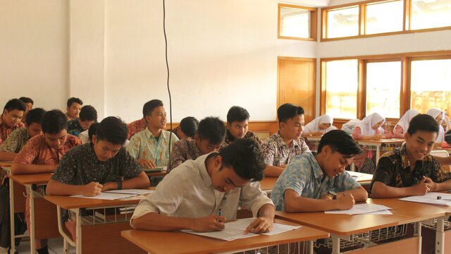 Disiplin sekolah berbasis ras di sekolah menengah atas